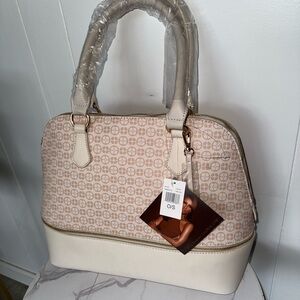 Elegant Beige and Cream weekend bag